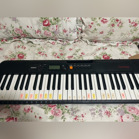 81 keys piano - Picture 1 of 3
